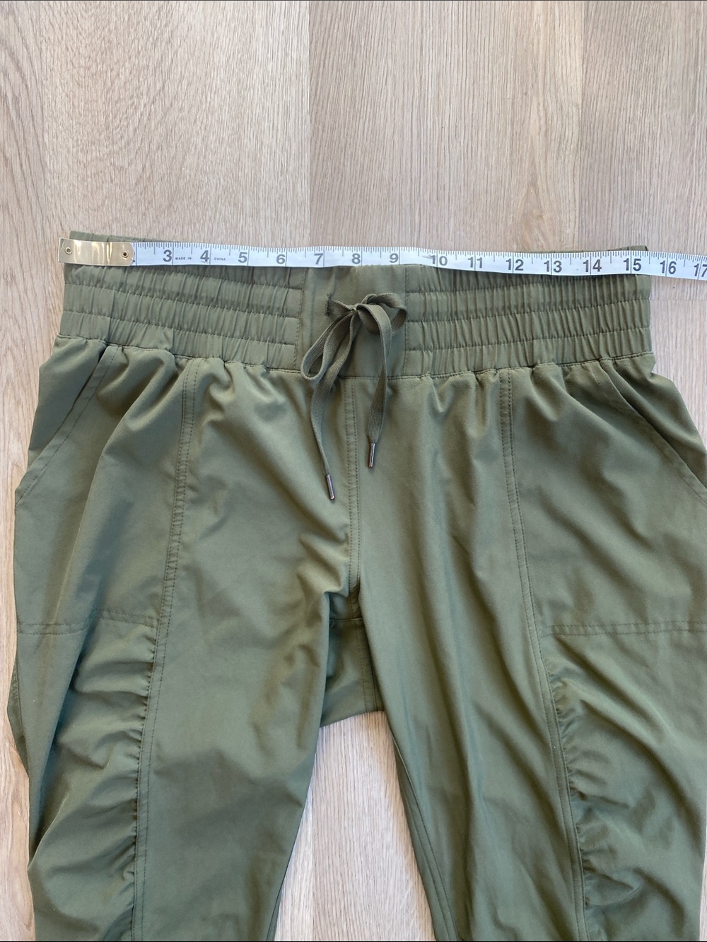 PrAna Olive Green Ruched Tie Hem Crop Pants | Stretch Travel Hiking Joggers M - Picture 9 of 11